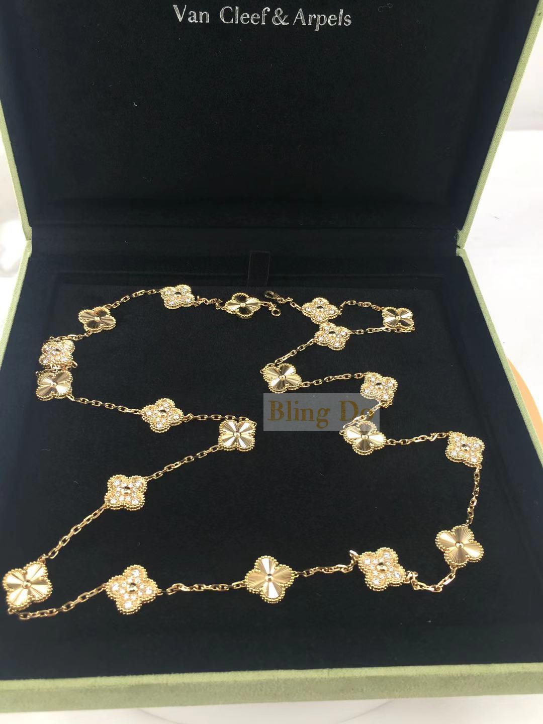 Van Cleef & Arpels Vintage Alhambra long 18K Yellow gold necklace, 20 motifs with Diamond