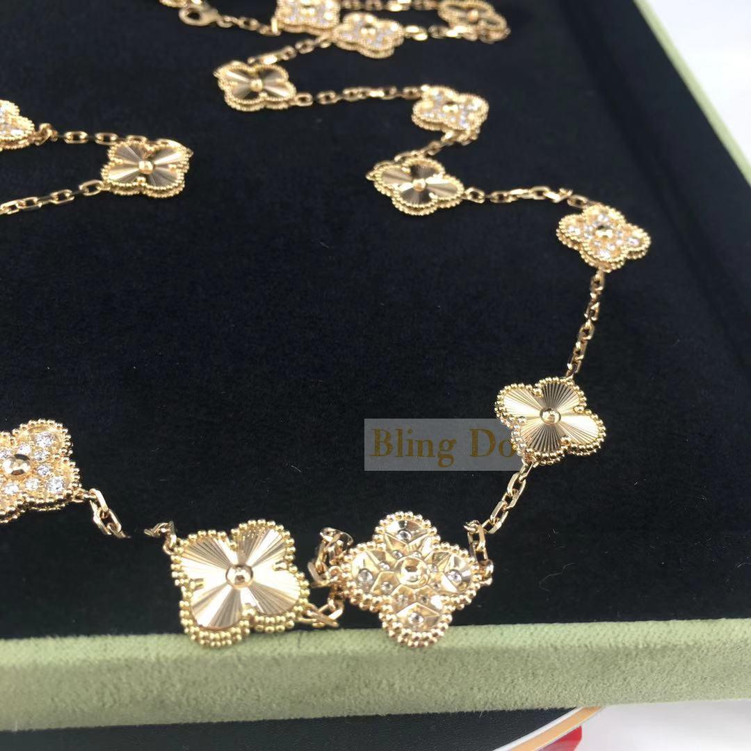 Van Cleef & Arpels Vintage Alhambra long 18K Yellow gold necklace, 20  motifs with Diamond
