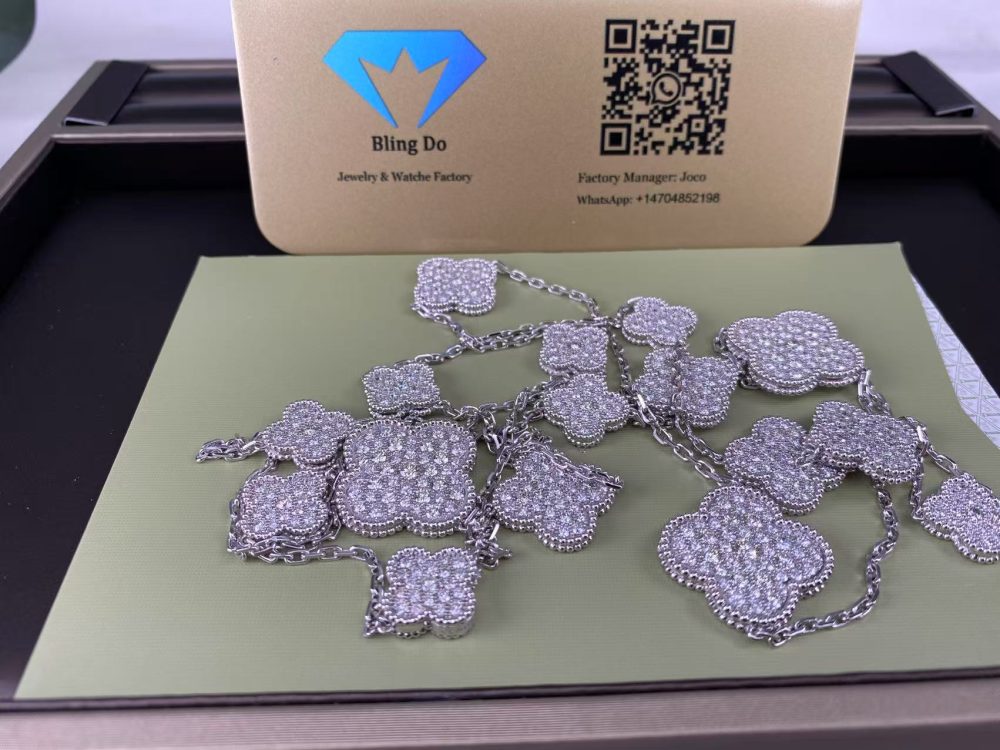 Magic Alhambra long necklace, 16 motifs