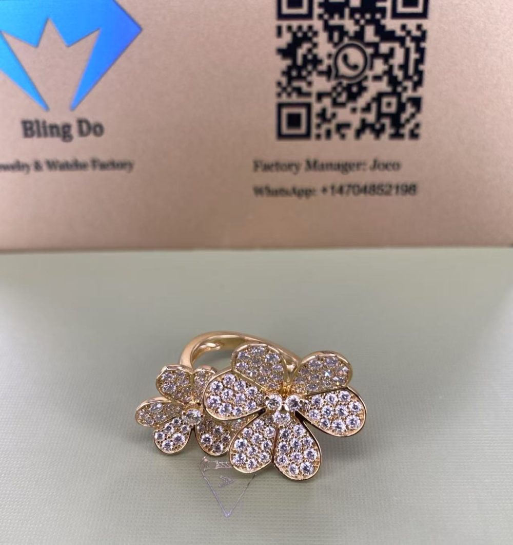 VCA Frivole Between the Finger ring